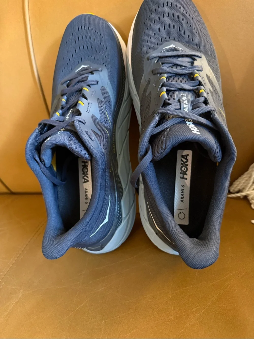 Hoka Arahi 5 Men’s Size 12 D In Ombré Blue - Navy/White/Gray/Light Blue